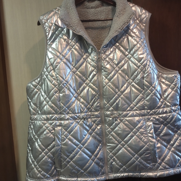 Reversible Shiny Silver Vest - Picture 2 of 4